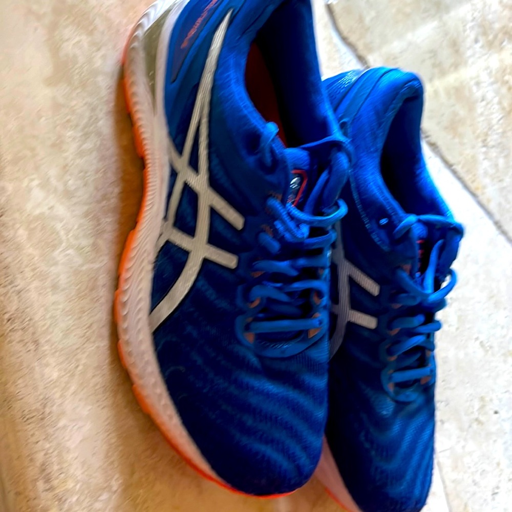 Lightly used asics, Size us 7 1/2